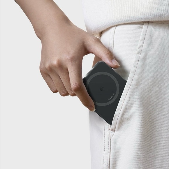 Anker MagGo Power Bank, Ultra-Slim
ALREADY REDUCED BY $30, PRICE IS FIRM. - Picture 5 of 5